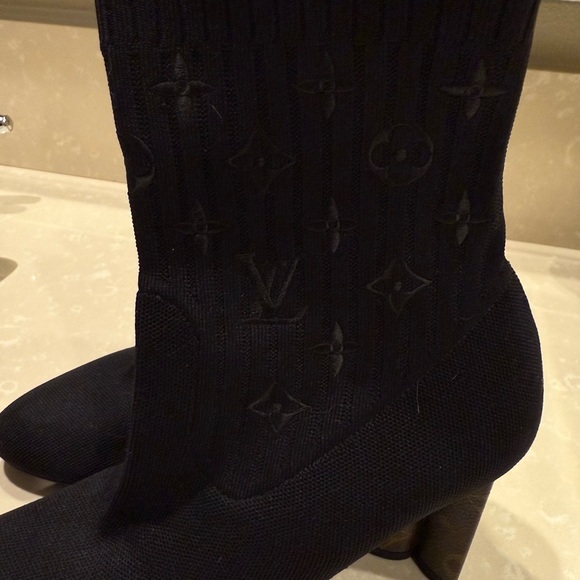 Elegant Black Designer Ankle Boots - Picture 3 of 5